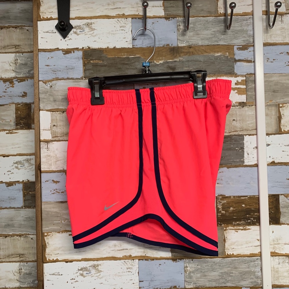 Women’s M Nike Tempo Running Shorts Hi Viz Pink